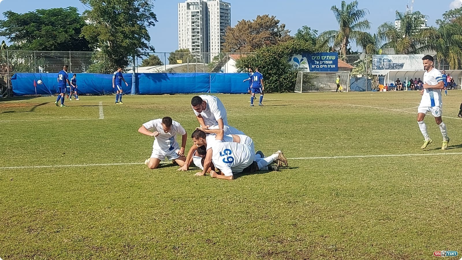 שחקני אונו חוגגים (אלי שמואלי)